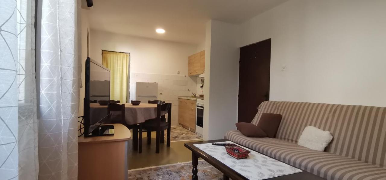 Forest House Sutomore Luaran gambar